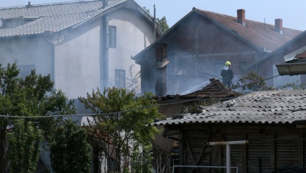 ПОЖАР У ГРАЧАНИЦИ: Председник општине обишао породице чије је куће захватио пожар ПОЖАР У ГРАЧАНИЦИ: Председник општине обишао породице чије је куће захватио пожар