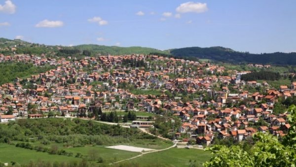 ВИШЕГОДИШЊИ ПРОБЛЕМИ С КАНАЛИЗАЦИЈОМ: Инвестиције у насељу Турица ВИШЕГОДИШЊИ ПРОБЛЕМИ С КАНАЛИЗАЦИЈОМ: Инвестиције у насељу Турица