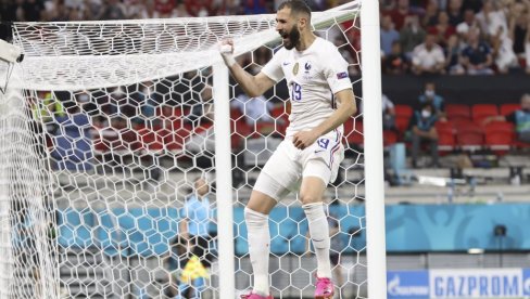 BENZEMA JE MAĐIONIČAR: Francuski napadač oba gola protiv Portugala postigao u istom minutu i sekundu na semaforu (FOTO) BENZEMA JE MAĐIONIČAR: Francuski napadač oba gola protiv Portugala postigao u istom minutu i sekundu na semaforu (FOTO)