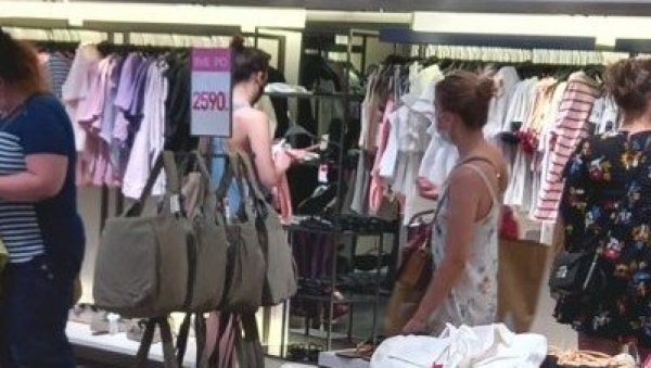 ЗАРА ЗАБРАНИЛА КОРИШЋЕЊЕ КАБИНА ЗА ПРОБУ ОДЕЋЕ: Из Шпаније наредили необичну епидемилошку меру ЗАРА ЗАБРАНИЛА КОРИШЋЕЊЕ КАБИНА ЗА ПРОБУ ОДЕЋЕ: Из Шпаније наредили необичну епидемилошку меру