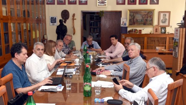РЕЧНИЦИМА И ГРАМАТИКАМА ШАЉЕМО ПОРУКУ ДА ЗНАМО КО СМО: Поглед на решавање проблема српског језика у доба транзиције РЕЧНИЦИМА И ГРАМАТИКАМА ШАЉЕМО ПОРУКУ ДА ЗНАМО КО СМО: Поглед на решавање проблема српског језика у доба транзиције