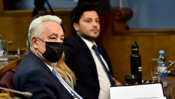 НОВА АНТИСРПСКА БРУКА ЦРНЕ ГОРЕ: Откривено шта су нови Кривокапићеви партнери поклонили муслиманима у Поточарима НОВА АНТИСРПСКА БРУКА ЦРНЕ ГОРЕ: Откривено шта су нови Кривокапићеви партнери поклонили муслиманима у Поточарима