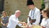 POMOĆ EU RAZVOJU TURIZMA: Ambasador Nemačke Tomas Šib u poseti istočnoj Srbiji (FOTO) POMOĆ EU RAZVOJU TURIZMA: Ambasador Nemačke Tomas Šib u poseti istočnoj Srbiji (FOTO)
