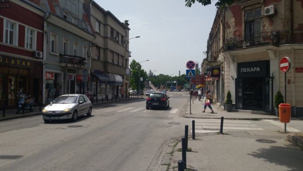 ГРАДСКА УПРАВА У КРАГУЈЕВЦУ: У петак акција сузбијања комараца ГРАДСКА УПРАВА У КРАГУЈЕВЦУ: У петак акција сузбијања комараца
