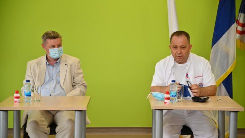 НОВИ ПЛАН ЗА ДЕЛОВАЊЕ ПРОТИВ КОРОНЕ: Директор Инфективне клинике КЦС у Бијељини НОВИ ПЛАН ЗА ДЕЛОВАЊЕ ПРОТИВ КОРОНЕ: Директор Инфективне клинике КЦС у Бијељини