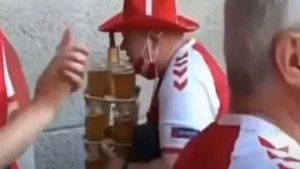 ВЕЋ ИМАМО ШАМПИОНА ЕУРА: Навијач Данске са 12 пива је победник групне фазе (ВИДЕО) ВЕЋ ИМАМО ШАМПИОНА ЕУРА: Навијач Данске са 12 пива је победник групне фазе (ВИДЕО)