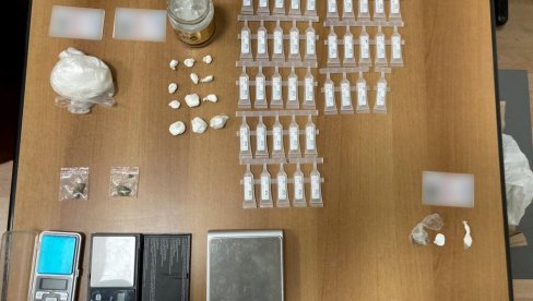 HAPŠENJE U BEOGRADU: MUP zaplenio manju količinu narkotika, dvojici muškaraca određen pritvor HAPŠENJE U BEOGRADU: MUP zaplenio manju količinu narkotika, dvojici muškaraca određen pritvor