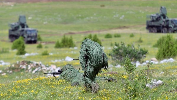 УПОЗОРЕЊЕ ВОЈСКЕ СРБИЈЕ: Војне вежбе на полигону „Пескови“ УПОЗОРЕЊЕ ВОЈСКЕ СРБИЈЕ: Војне вежбе на полигону „Пескови“