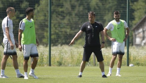STANOJEVIĆ PECNUO ZVEZDU: Teško je boriti se sa timom koji ima četiri poraza u četiri godine! Nemamo status kao naš rival! STANOJEVIĆ PECNUO ZVEZDU: Teško je boriti se sa timom koji ima četiri poraza u četiri godine! Nemamo status kao naš rival!