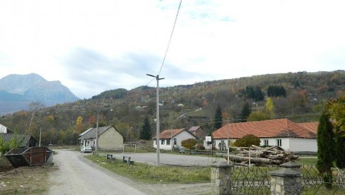 PORED 15 ELEKTRANA, BEZ STRUJE OKO 2.000 DOMAĆINSTAVA! Nova bruka CEDIS-a na severu Crne Gore (FOTO) PORED 15 ELEKTRANA, BEZ STRUJE OKO 2.000 DOMAĆINSTAVA! Nova bruka CEDIS-a na severu Crne Gore (FOTO)