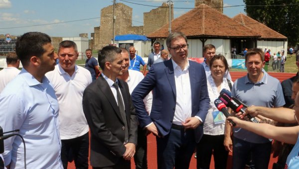 ПРЕДСЕДНИК ВУЧИЋ ПРОТИВ СМАЊЕЊА БРОЈА УЧЕСНИКА СУПЕРЛИГЕ: Зашто градимо стадионе у Србији? ПРЕДСЕДНИК ВУЧИЋ ПРОТИВ СМАЊЕЊА БРОЈА УЧЕСНИКА СУПЕРЛИГЕ: Зашто градимо стадионе у Србији?