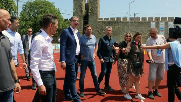 ПРЕДСЕДНИК СРБИЈЕ У СМЕДЕРЕВСКОЈ ТВРЂАВИ: Посетио првенство Балкана у атлетици (ФОТО) ПРЕДСЕДНИК СРБИЈЕ У СМЕДЕРЕВСКОЈ ТВРЂАВИ: Посетио првенство Балкана у атлетици (ФОТО)