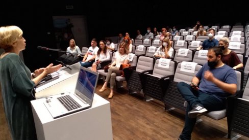 ИСТРАЖИВАЊА ЗНАЧАЈНА ЗА ЦЕЛУ ПОПУЛАЦИЈУ: Одржана манифестација Дан близанаца на Универзитету у Новом Саду ИСТРАЖИВАЊА ЗНАЧАЈНА ЗА ЦЕЛУ ПОПУЛАЦИЈУ: Одржана манифестација Дан близанаца на Универзитету у Новом Саду