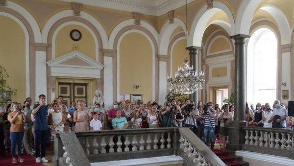 УОЧИ ДАНА ГРАДА КРУШЕВЦА: Најбољим ђацима вредна признања за Видовдан, освојили чак 101 награду (ФОТО) УОЧИ ДАНА ГРАДА КРУШЕВЦА: Најбољим ђацима вредна признања за Видовдан, освојили чак 101 награду (ФОТО)