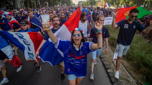 ФРАНЦУСКА ЈЕ СТРАХ И ТРЕПЕТ: Триколори изгледају као казнена експедиција ФРАНЦУСКА ЈЕ СТРАХ И ТРЕПЕТ: Триколори изгледају као казнена експедиција