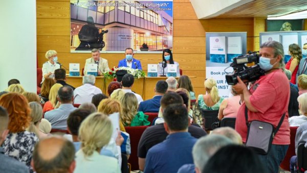 БОРБА ЗА СВАКИ ЉУДСКИ ЖИВОТ: Представљена књига о борби против вируса корона БОРБА ЗА СВАКИ ЉУДСКИ ЖИВОТ: Представљена књига о борби против вируса корона