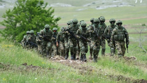 ВУЧИЋ О ВОЈСЦИ СРБИЈЕ: У сваком тренутку спремни да заштите и сачувају Србију ВУЧИЋ О ВОЈСЦИ СРБИЈЕ: У сваком тренутку спремни да заштите и сачувају Србију