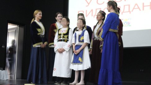 ДОДЕЉЕНЕ НАГРАДЕ НАЈУСПЕШНИЈИМ УЧЕНИЦИМА: Свечана академија “У сусрет Видовдану” одржана у Бијељини (ФОТО) ДОДЕЉЕНЕ НАГРАДЕ НАЈУСПЕШНИЈИМ УЧЕНИЦИМА: Свечана академија “У сусрет Видовдану” одржана у Бијељини (ФОТО)