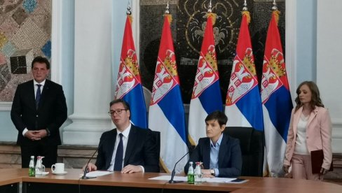 ВУЧИЋ НАКОН СЕДНИЦЕ ВЛАДЕ У КРУШЕВЦУ: Основне вредности Србије су независност, слобода и мир! (ВИДЕО) ВУЧИЋ НАКОН СЕДНИЦЕ ВЛАДЕ У КРУШЕВЦУ: Основне вредности Србије су независност, слобода и мир! (ВИДЕО)