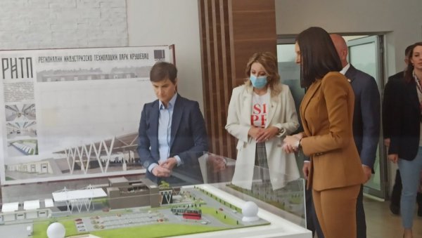 БРНАБИЋ, ЈОКСИМОВИЋ И ПОПОВИЋ У КРУШЕВЦУ: Презентација пројекта доградње и опремања Регионалног индустријског технолошког парка (ФОТО) БРНАБИЋ, ЈОКСИМОВИЋ И ПОПОВИЋ У КРУШЕВЦУ: Презентација пројекта доградње и опремања Регионалног индустријског технолошког парка (ФОТО)