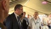 ВУЧИЋ У КРАГУЈЕВЦУ НА ПРИКАЗУ НАОРУЖАЊА: Ово припада нашем народу (ФОТО) ВУЧИЋ У КРАГУЈЕВЦУ НА ПРИКАЗУ НАОРУЖАЊА: Ово припада нашем народу (ФОТО)