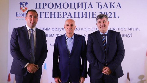 РАДОЈИЧИЋ УРУЧИО НАГРАДЕ УЧЕНИЦИМА ГЕНЕРАЦИЈЕ: Град Београд ће наставити да улаже у образовање РАДОЈИЧИЋ УРУЧИО НАГРАДЕ УЧЕНИЦИМА ГЕНЕРАЦИЈЕ: Град Београд ће наставити да улаже у образовање