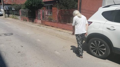 ЖРТВЕ У СТРАХУ ДОК НАПАДАЧ НЕ БУДЕ УХАПШЕН: Прилази тихо и оштрим предметом убада у леђа ЖРТВЕ У СТРАХУ ДОК НАПАДАЧ НЕ БУДЕ УХАПШЕН: Прилази тихо и оштрим предметом убада у леђа
