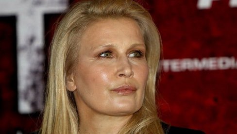 PUBLIKA PREPOZNA ISKRENOST PRIČE: Gala Videnović, za Novosti, o svojoj Ester i sećanjima na snimanje Bala na vodi PUBLIKA PREPOZNA ISKRENOST PRIČE: Gala Videnović, za Novosti, o svojoj Ester i sećanjima na snimanje Bala na vodi