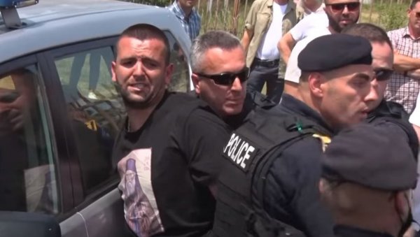 ПОЧЕЛО СУЂЕЊЕ РИСТУ ЈОВАНОВИЋУ: Срамна оптужба против младића који је бранио монахињу на Газиместану ПОЧЕЛО СУЂЕЊЕ РИСТУ ЈОВАНОВИЋУ: Срамна оптужба против младића који је бранио монахињу на Газиместану