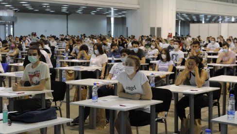 NA PSIHOLOGIJI SEDMORO NA JEDNO MESTO: Počeli prijemni ispiti na državnim fakultetima NA PSIHOLOGIJI SEDMORO NA JEDNO MESTO: Počeli prijemni ispiti na državnim fakultetima