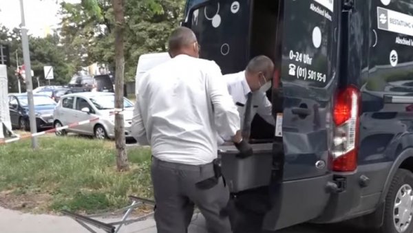 СТРАВИЧАН ЗЛОЧИН У БЕЧУ: Двојица миграната ухапшена због убиства девојчице (13) - Удавили је, па њено тело наслонили о дрво СТРАВИЧАН ЗЛОЧИН У БЕЧУ: Двојица миграната ухапшена због убиства девојчице (13) - Удавили је, па њено тело наслонили о дрво