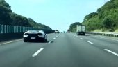 DIVLJAO LAMBORDŽINIJEM PO AUTO-PUTU: Vozio čak 250 na sat, policija ga momentalno isključila iz saobraćaja