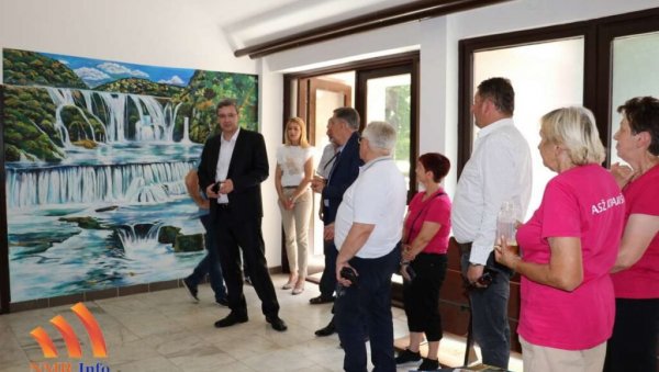 ДОНАЦИЈА ПРЕДСТАВНИШТВА РЕПУБЛИКЕ СРПСКЕ: 400 књига на поклон библиотеци у Крајишнику ДОНАЦИЈА ПРЕДСТАВНИШТВА РЕПУБЛИКЕ СРПСКЕ: 400 књига на поклон библиотеци у Крајишнику