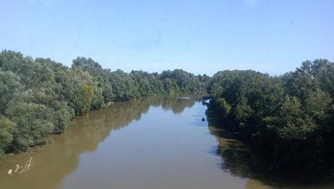 И ДАЉЕ ТРАЈЕ ПОТРАГА ЗА РАДЕТОВИМ ТЕЛОМ: Трагедија на Великој Морави, потонуо и више се није појавио И ДАЉЕ ТРАЈЕ ПОТРАГА ЗА РАДЕТОВИМ ТЕЛОМ: Трагедија на Великој Морави, потонуо и више се није појавио