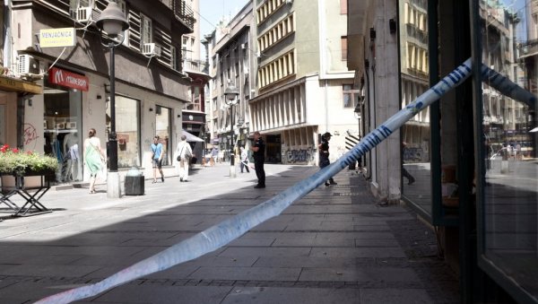 ДЕТАЉИ УЖАСА У ЧИКА ЉУБИНОЈ: Човек скочио са петог спрата, комшије шокиране самоубиством (ФОТО) ДЕТАЉИ УЖАСА У ЧИКА ЉУБИНОЈ: Човек скочио са петог спрата, комшије шокиране самоубиством (ФОТО)