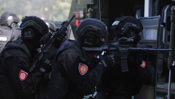 ЗБОГ ЊЕГА СУ УХАПШЕНИ ПОЛИЦАЈЦИ: Жандарми и још двоје њихових колега чували криминалца из Новог Сада ЗБОГ ЊЕГА СУ УХАПШЕНИ ПОЛИЦАЈЦИ: Жандарми и још двоје њихових колега чували криминалца из Новог Сада