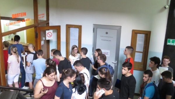 НА БУЏЕТУ 9.743 БРУЦОША: Од сутра пријављивање за упис на факултете Унуверзитета у Београду НА БУЏЕТУ 9.743 БРУЦОША: Од сутра пријављивање за упис на факултете Унуверзитета у Београду