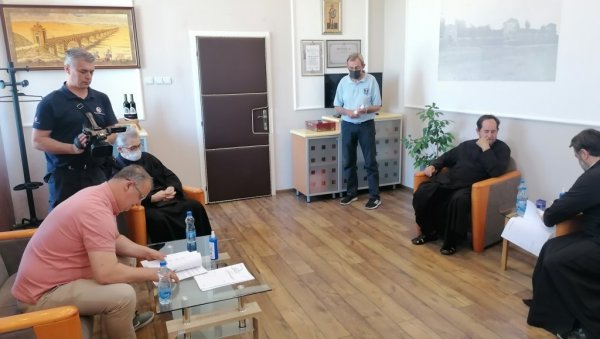 ЦРКВАМА 2,9 МИЛИОНА ДИНАРА: У општини Кладово потписани уговори за суфинансирање програма ЦРКВАМА 2,9 МИЛИОНА ДИНАРА: У општини Кладово потписани уговори за суфинансирање програма