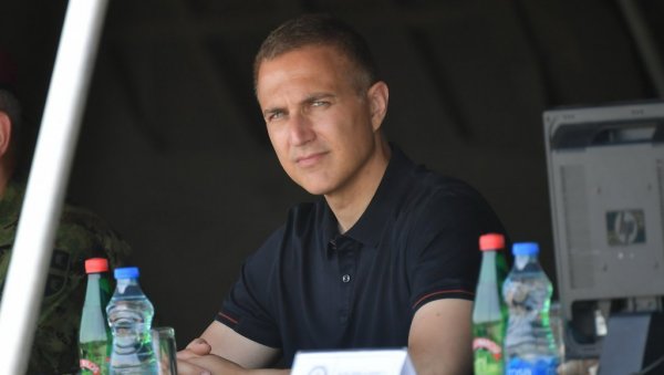 МИНИСТАР СТЕФАНОВИЋ ОДГОВОРИО ЈЕРЕМИЋУ: Џабе се труде и узалуд троше новац на плаћене текстове МИНИСТАР СТЕФАНОВИЋ ОДГОВОРИО ЈЕРЕМИЋУ: Џабе се труде и узалуд троше новац на плаћене текстове