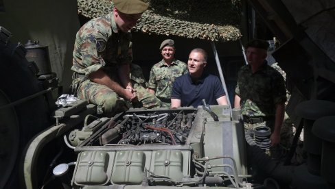 СТЕФАНОВИЋ ПОРУЧИО: Нема племенитије дужности од заштите своје земље СТЕФАНОВИЋ ПОРУЧИО: Нема племенитије дужности од заштите своје земље
