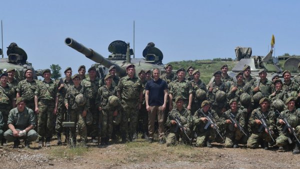 ВОЈСКА ЈАЧА ЗА 4.300 ВОЈНИКА: Министар Стефановић – Поносан сам на оне који су посветили живот одбрани отаџбине ВОЈСКА ЈАЧА ЗА 4.300 ВОЈНИКА: Министар Стефановић – Поносан сам на оне који су посветили живот одбрани отаџбине