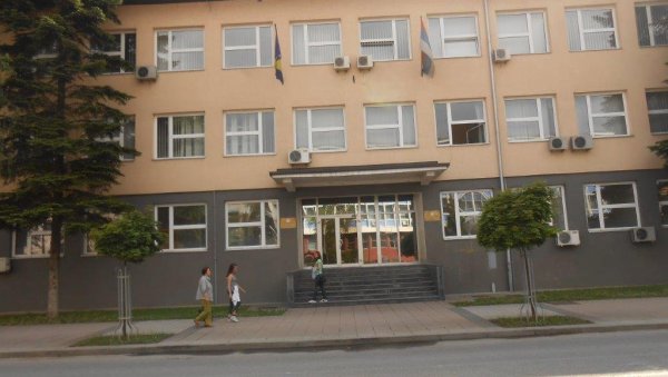 ПРЕВАРИО И ПОЛИТИЧАРЕ: Наставак малверзација службеника ГУ Добој Мирослава Лазића (41) ПРЕВАРИО И ПОЛИТИЧАРЕ: Наставак малверзација службеника ГУ Добој Мирослава Лазића (41)