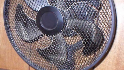 PORED GLASOVA, ČUO SAM I MUZIKU... Muškarca prestravio ventilator, nije mogao da veruje šta se dešava PORED GLASOVA, ČUO SAM I MUZIKU... Muškarca prestravio ventilator, nije mogao da veruje šta se dešava