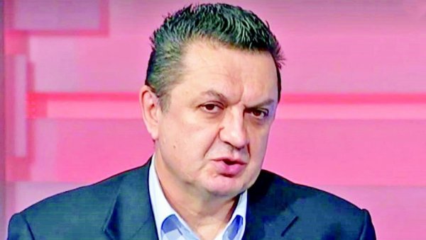 ДНЕВНО ЋЕ НА КОРОНУ БИТИ ПОЗИТИВНО И ДО 30 ХИЉАДА ЉУДИ? Шеклер: Далеко је више заражених, због овога је вирус подивљао ДНЕВНО ЋЕ НА КОРОНУ БИТИ ПОЗИТИВНО И ДО 30 ХИЉАДА ЉУДИ? Шеклер: Далеко је више заражених, због овога је вирус подивљао