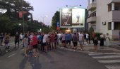PROTESTI U PODGORICI: Narod traži puštanje Rista Jovanovića - Ostajemo tu do zore! PROTESTI U PODGORICI: Narod traži puštanje Rista Jovanovića - Ostajemo tu do zore!