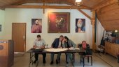 УЗ БЛАГОСЛОВ ЕПИСКОПА ЛАВРЕНТИЈА: Скуп о државно-црквеном праву у Соко граду код Љубовије УЗ БЛАГОСЛОВ ЕПИСКОПА ЛАВРЕНТИЈА: Скуп о државно-црквеном праву у Соко граду код Љубовије