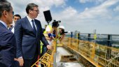 ВУЧИЋ САОПШТИО СЈАЈНЕ ВЕСТИ: Значајно повећање плата почетком следеће године ВУЧИЋ САОПШТИО СЈАЈНЕ ВЕСТИ: Значајно повећање плата почетком следеће године