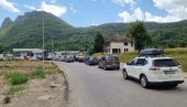 ГУЖВА НА ГОСТУНУ: Колона возила на граничном прелазу са Црном Гором (ФОТО/ВИДЕО) ГУЖВА НА ГОСТУНУ: Колона возила на граничном прелазу са Црном Гором (ФОТО/ВИДЕО)
