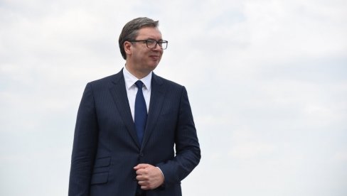 VUČIĆ POČASNI GRAĐANIN ZVEČANA: Predsedniku Srbije priznanje za posvećenost i bezrezervno zalaganje za razvoj ove opštine (FOTO) VUČIĆ POČASNI GRAĐANIN ZVEČANA: Predsedniku Srbije priznanje za posvećenost i bezrezervno zalaganje za razvoj ove opštine (FOTO)