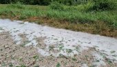 SNAŽNO NEVREME POGODILO PRIJEPOLJE: Padao grad veličine lešnika - Grom udario u elektropostrojenje (FOTO/VIDEO) SNAŽNO NEVREME POGODILO PRIJEPOLJE: Padao grad veličine lešnika - Grom udario u elektropostrojenje (FOTO/VIDEO)